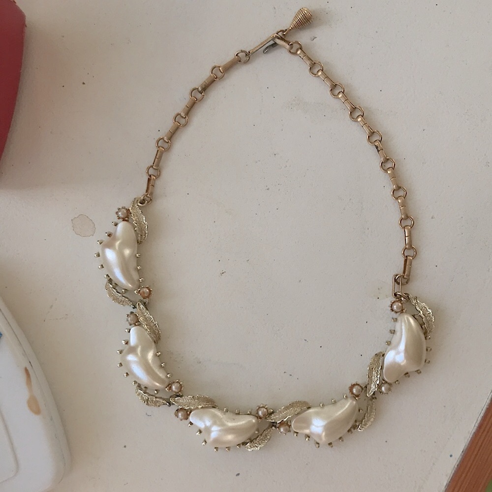 Vintage Gold Tone Necklace With Faux Pearls
